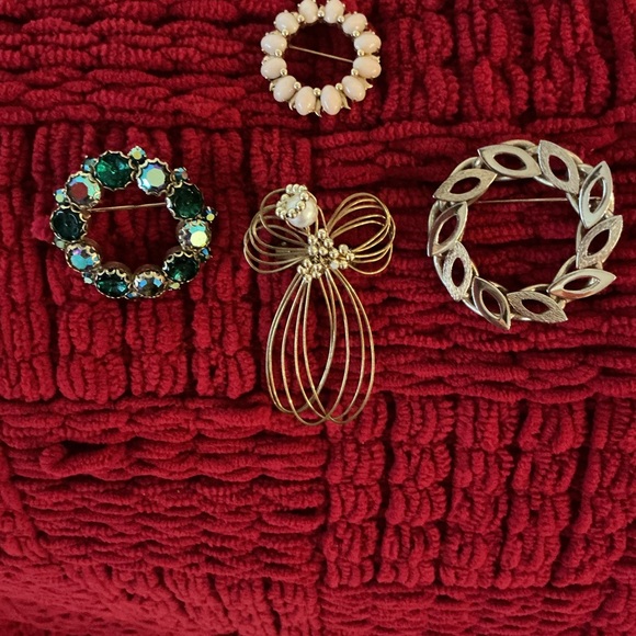 Vintage Brooch Set 3 wreath 1 angel Includes Albert WEISS wreath Collectible Pin - Picture 2 of 11